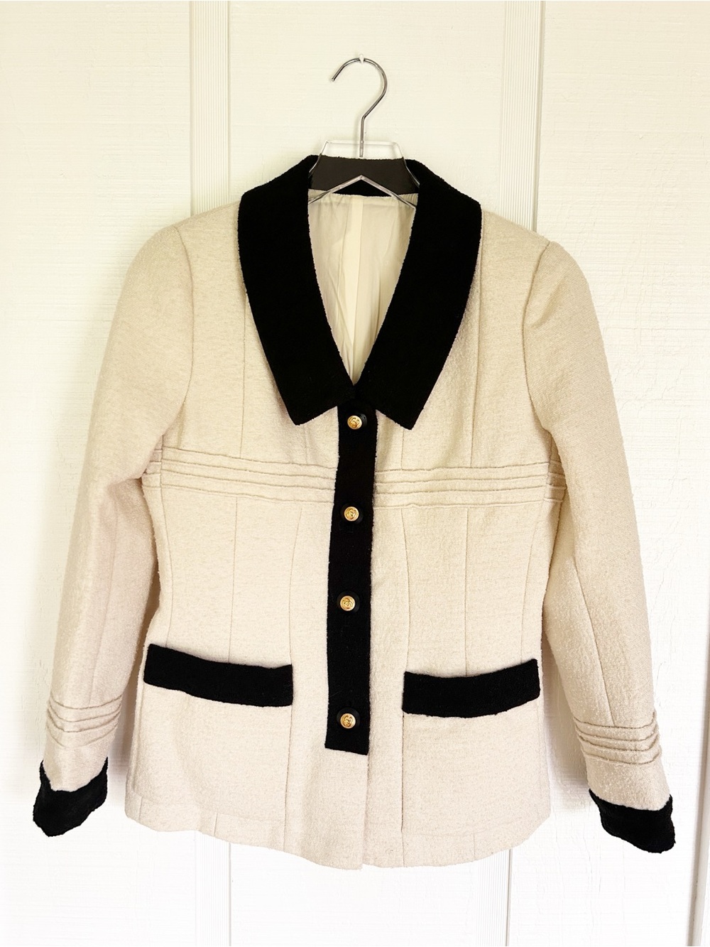 Vintage Chanel Ivory And Black Boucle Wool Jacket Blazer 1993 Fall/Winter Sz 38
